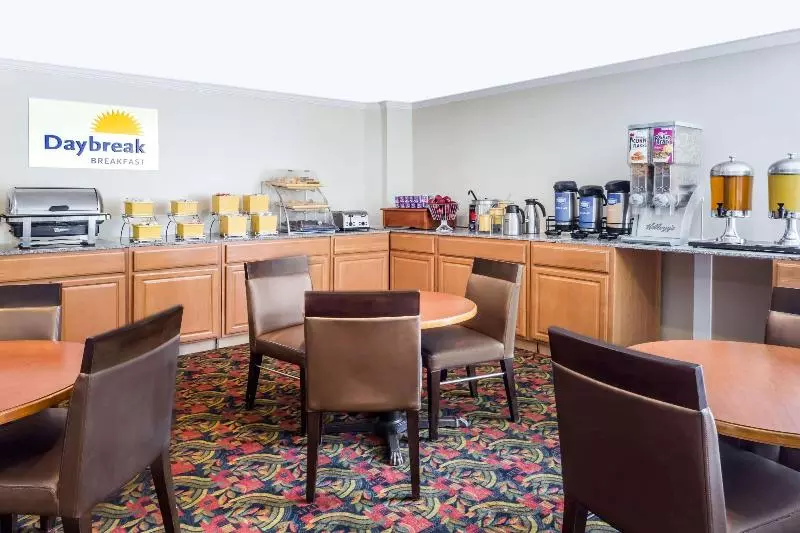 Отель Days Inn By Wyndham Williamsburg Historic Area