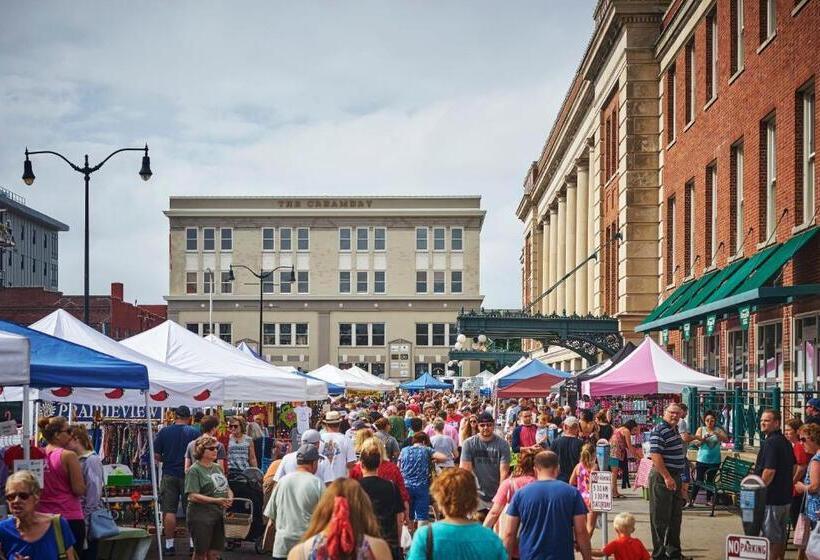 هتل Graduate By Hilton Lincoln