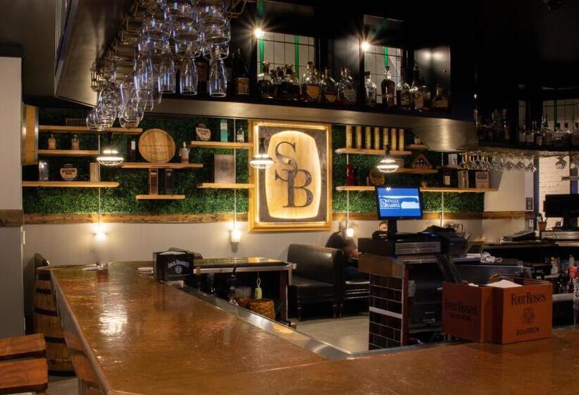 هتل Graduate By Hilton Lincoln