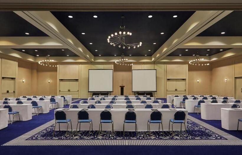 هتل Graduate By Hilton Lincoln