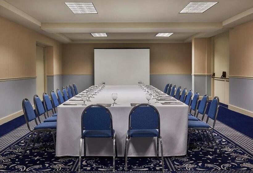 هتل Graduate By Hilton Lincoln