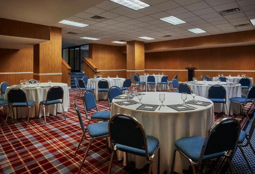 هتل Graduate By Hilton Lincoln