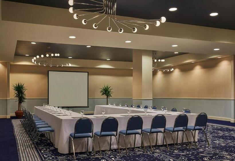 هتل Graduate By Hilton Lincoln