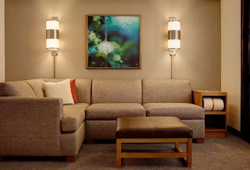 호텔 Comfort Suites Milwaukee West