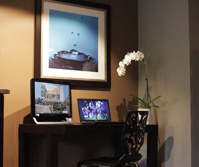 هتل La Cuesta Inn