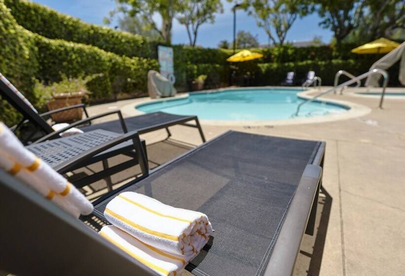 هتل La Cuesta Inn