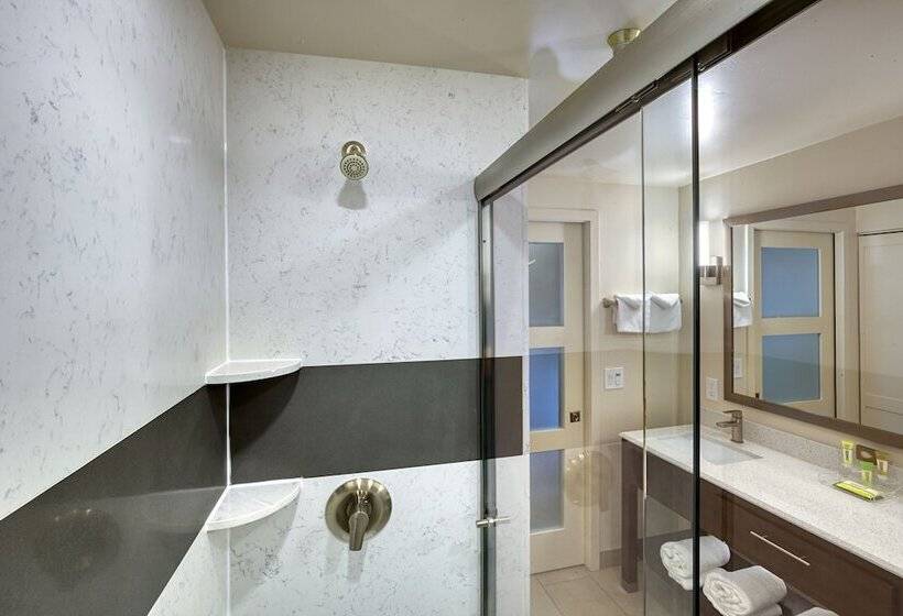 هتل La Cuesta Inn