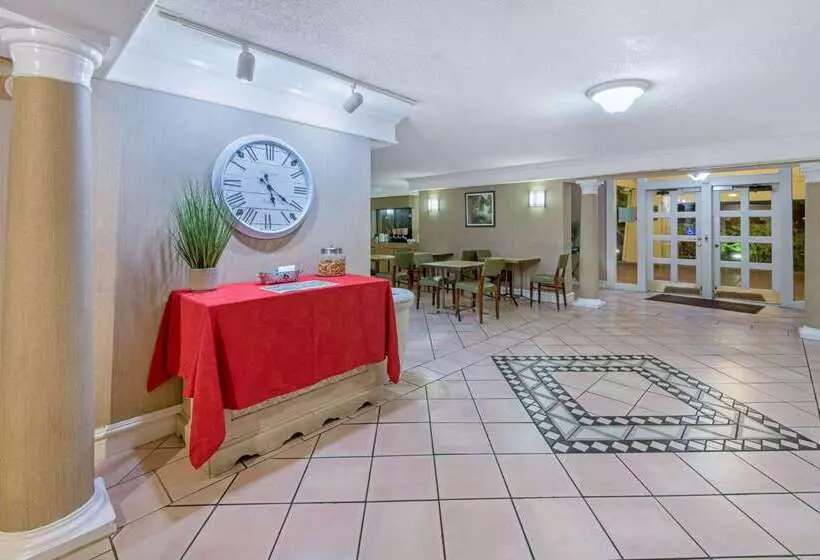 Hotel La Quinta Inn By Wyndham San Antonio I35 N At Rittiman Rd