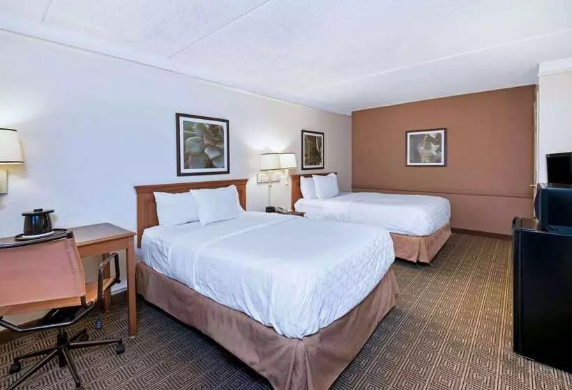 Hotel La Quinta Inn By Wyndham San Antonio I35 N At Rittiman Rd