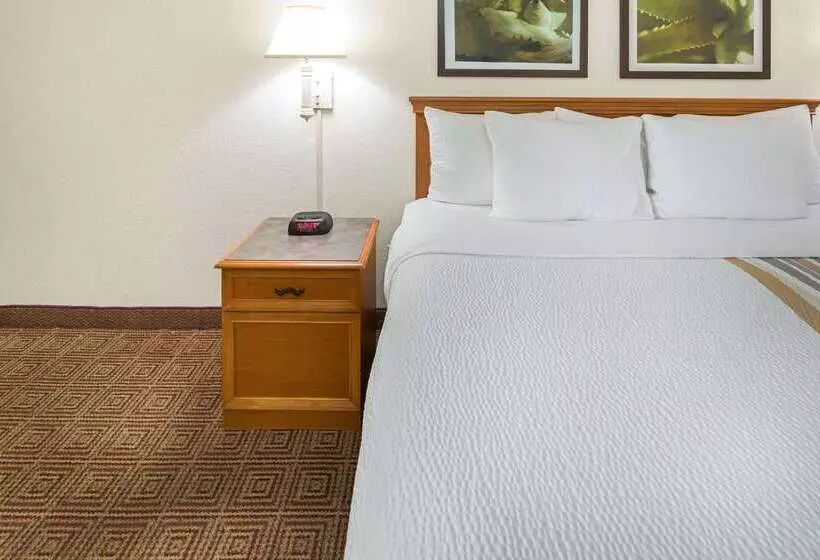 Hotelli La Quinta Inn By Wyndham San Diego  Miramar