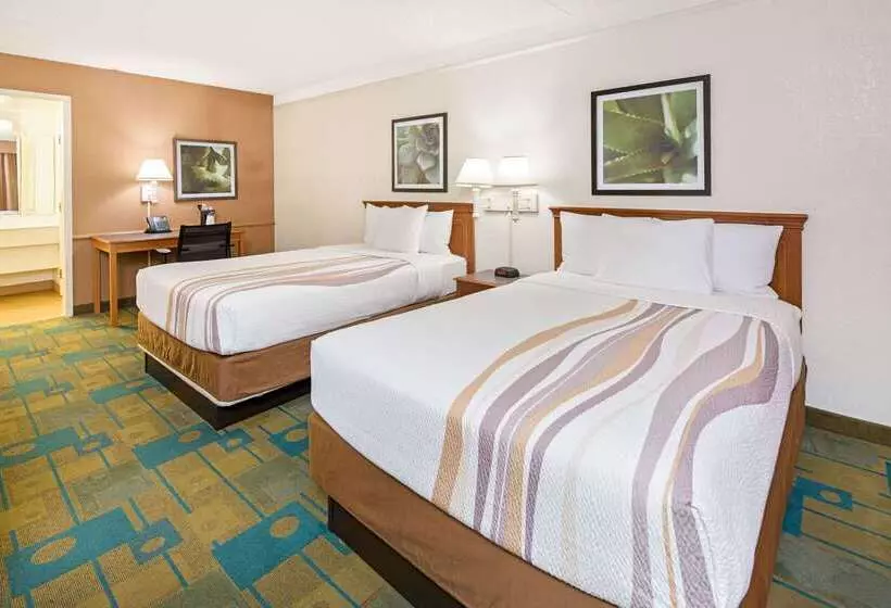Hotelli La Quinta Inn By Wyndham San Diego  Miramar