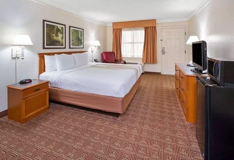 Hotelli La Quinta Inn By Wyndham San Diego  Miramar