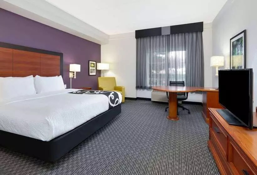 Отель La Quinta By Wyndham Dallas North Central