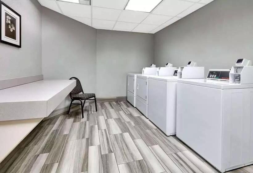 Отель La Quinta By Wyndham Dallas North Central