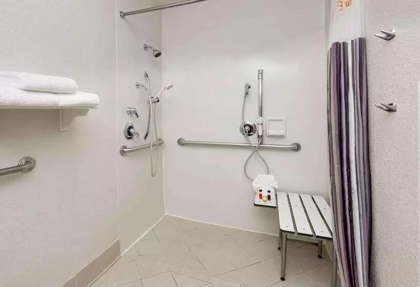 Отель La Quinta By Wyndham Dallas North Central