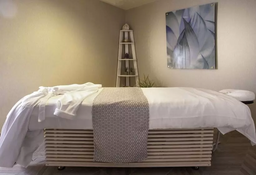 Legacy Resort Hotel & Spa