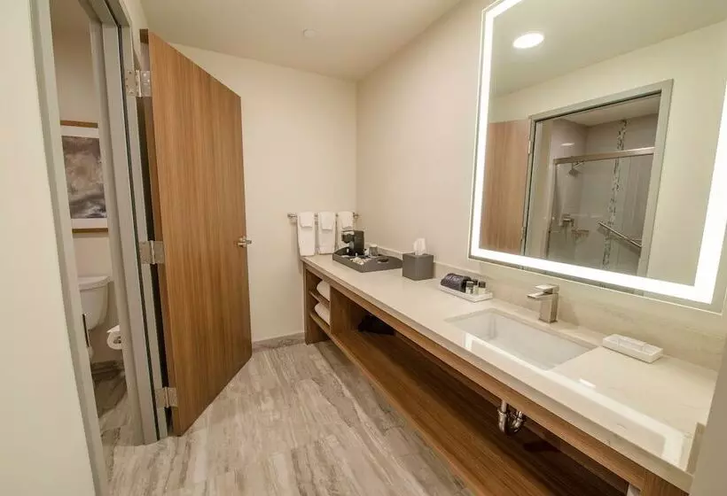 Legacy Resort Hotel & Spa