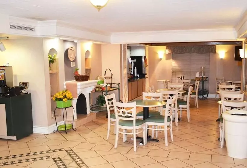 Magnuson Hotel Texarkana