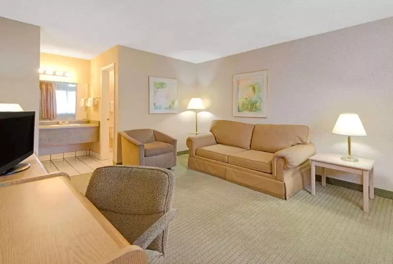 ホテル Tree Inn & Suites Albuquerque