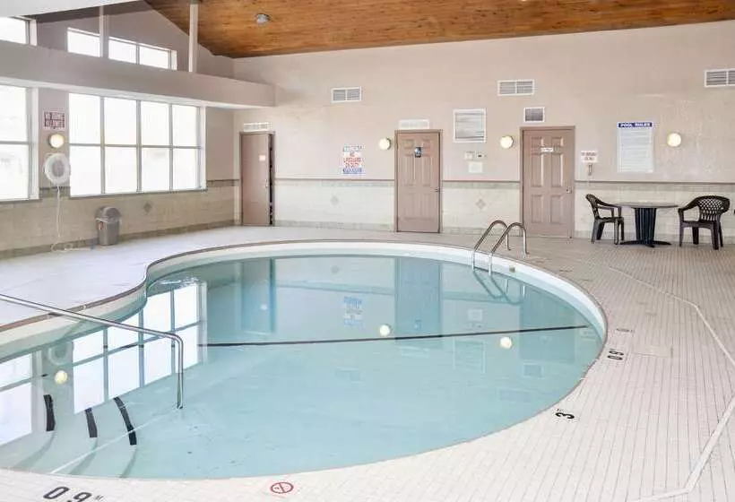 Otel Bison Inn & Suites On University