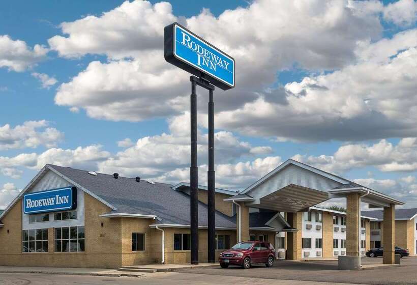 هتل Bison Inn & Suites On University
