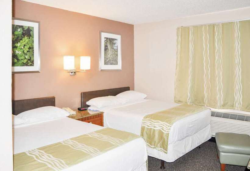 هتل Bison Inn & Suites On University