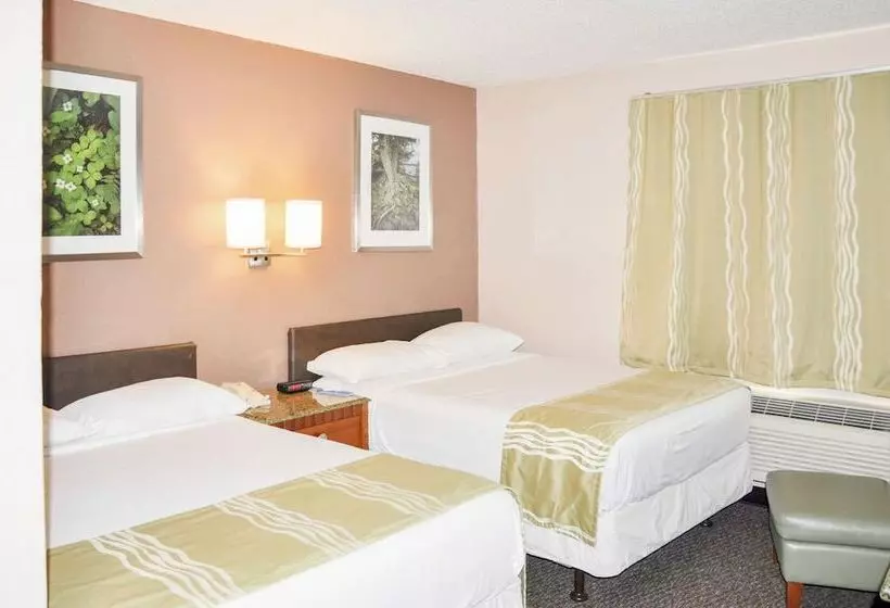 Otel Bison Inn & Suites On University