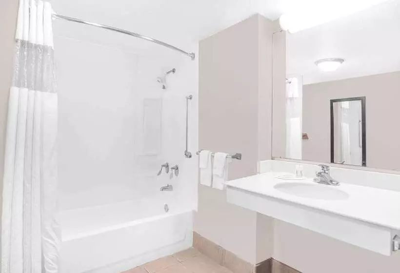 فندق Super 8 By Wyndham Austell/six Flags