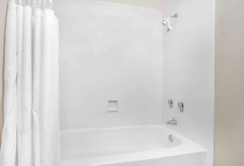 هتل Super 8 By Wyndham Austell/six Flags