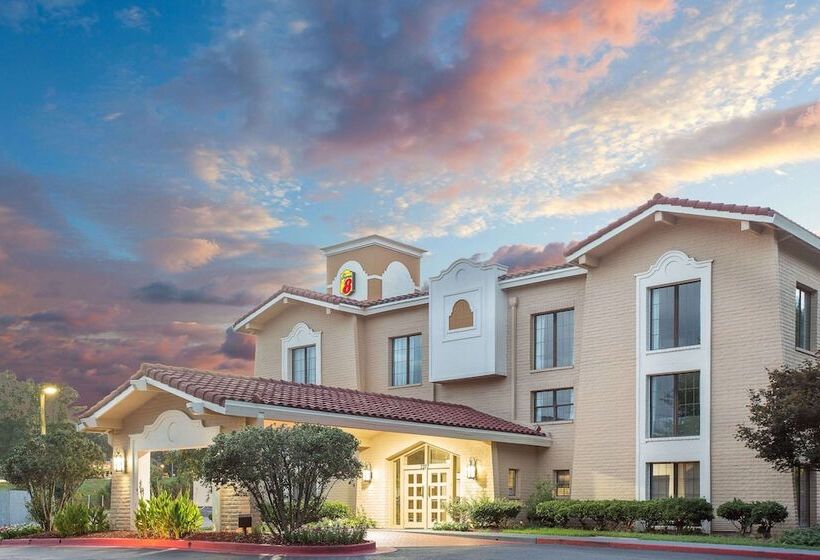 هتل Super 8 By Wyndham Austell/six Flags