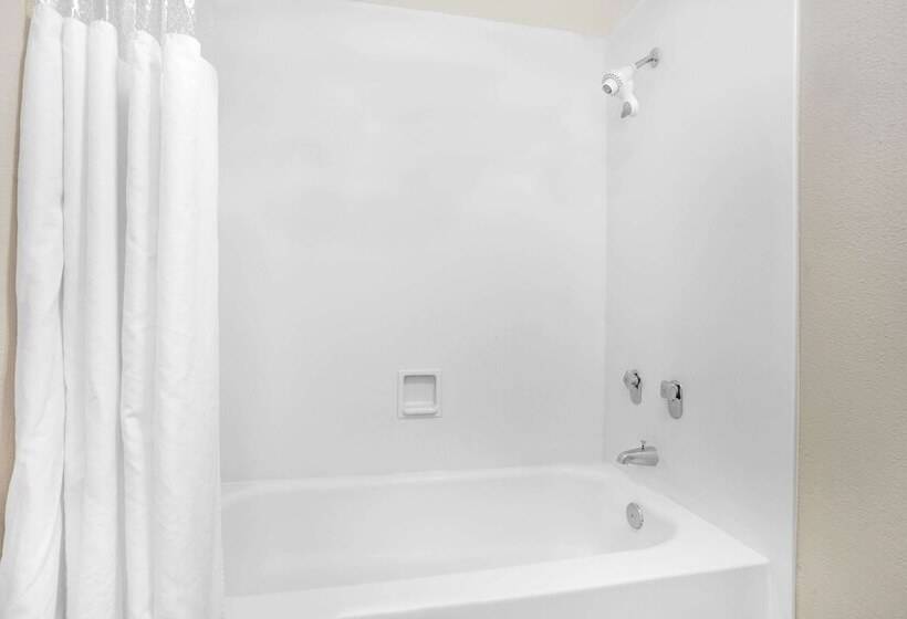 هتل Super 8 By Wyndham Austell/six Flags