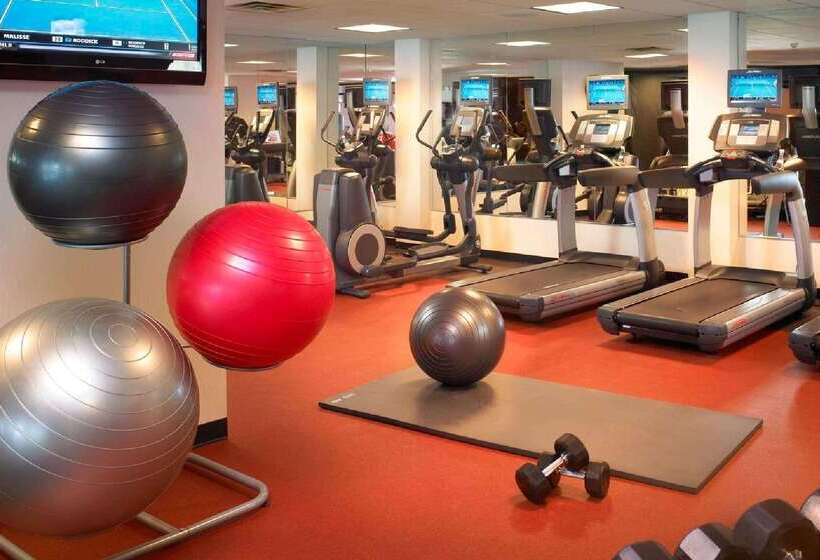 هتل Wyndham Cleveland Airport