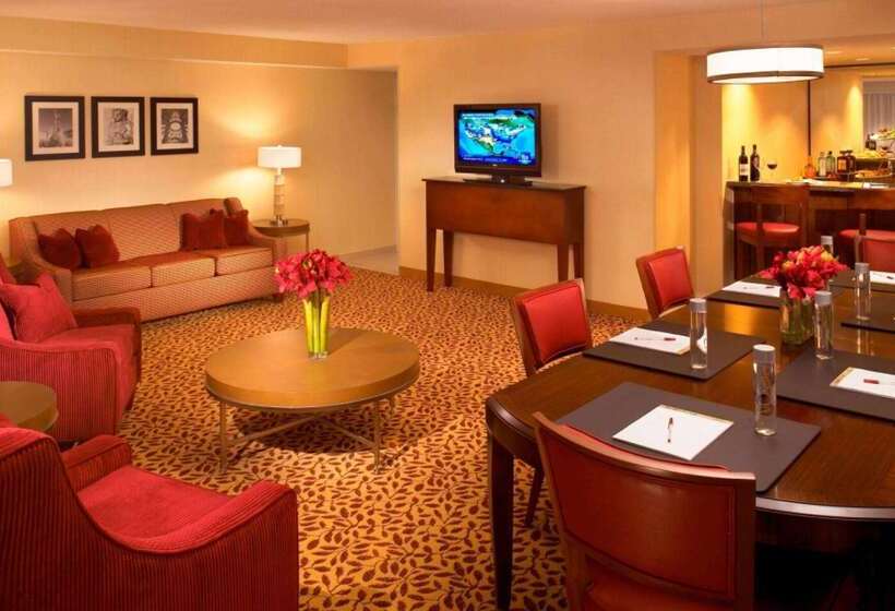 هتل Wyndham Cleveland Airport