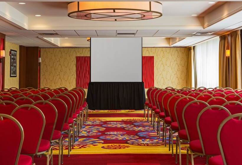 هتل Wyndham Cleveland Airport