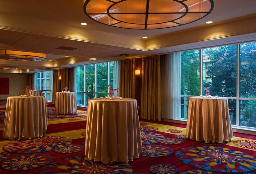 هتل Wyndham Cleveland Airport