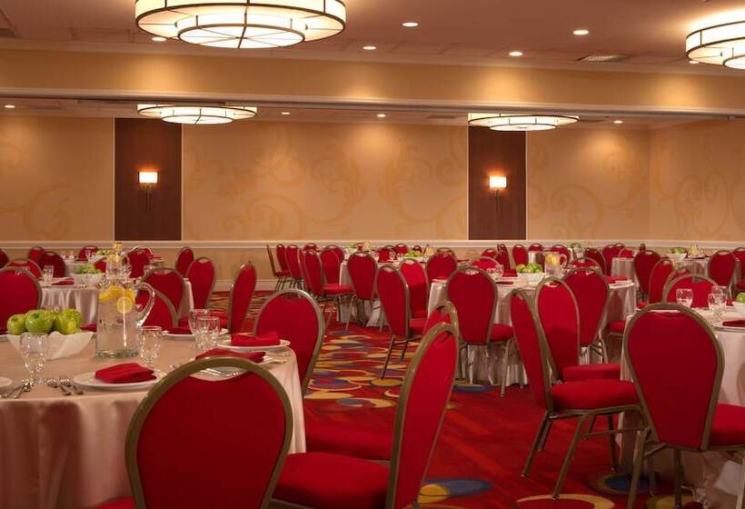 هتل Wyndham Cleveland Airport