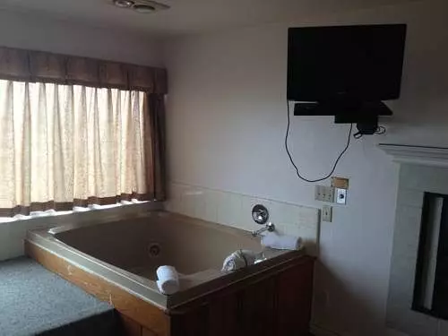 Cozy Cove Beachfront Resort