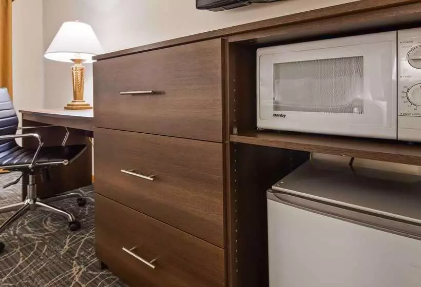 Отель Best Western West Towne Suites