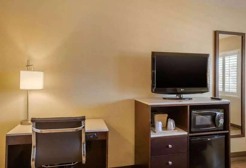 Отель Comfort Inn San Diego Airport At The Harbor