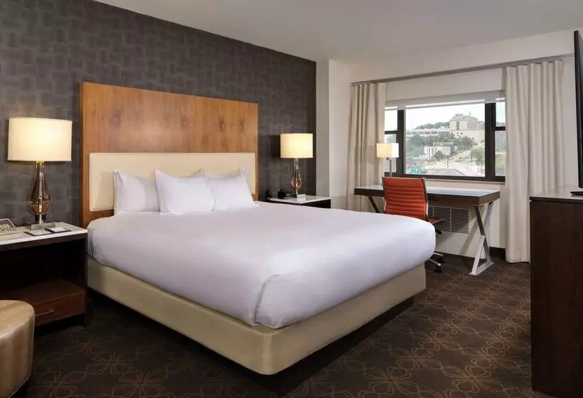 Doubletree By Hilton Hotel & Suites Pittsburgh Downtown