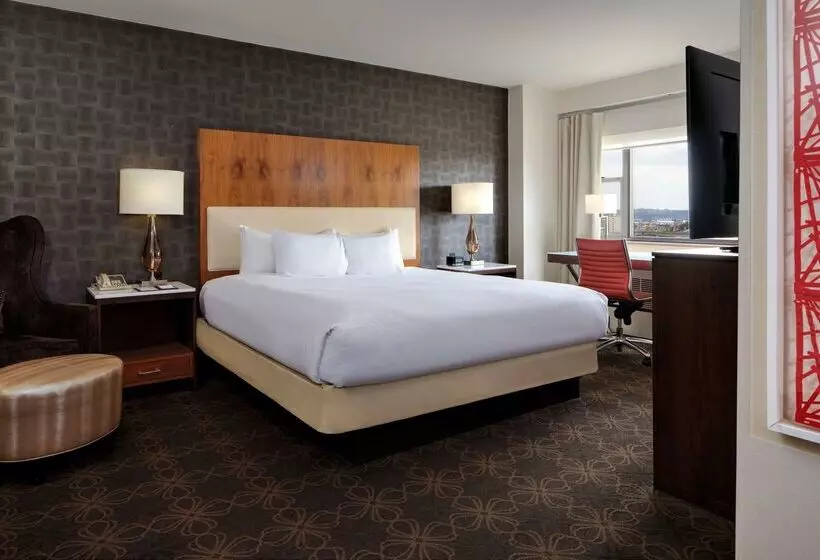 Doubletree By Hilton Hotel & Suites Pittsburgh Downtown