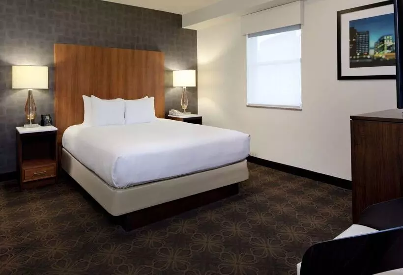 Doubletree By Hilton Hotel & Suites Pittsburgh Downtown