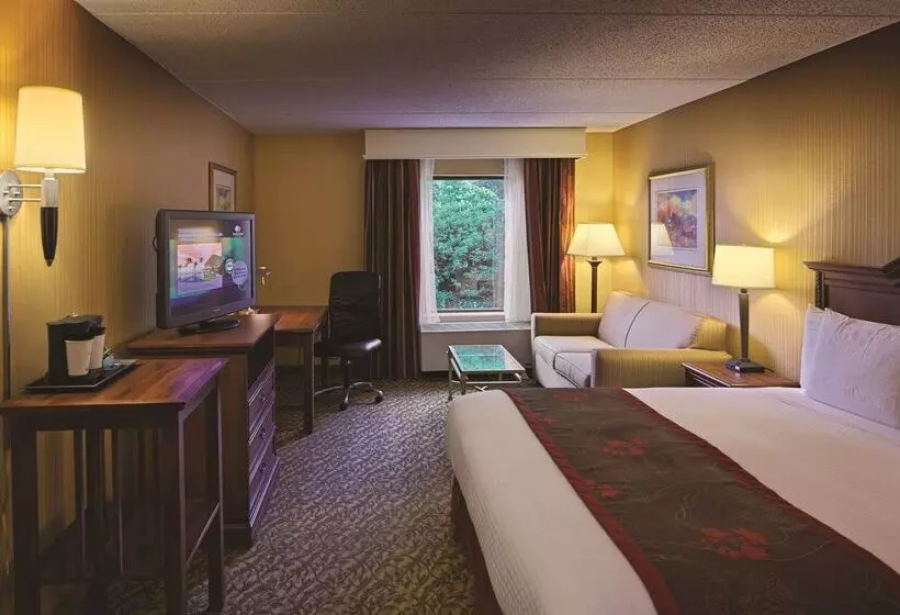 فندق Doubletree By Hilton Asheville Biltmore