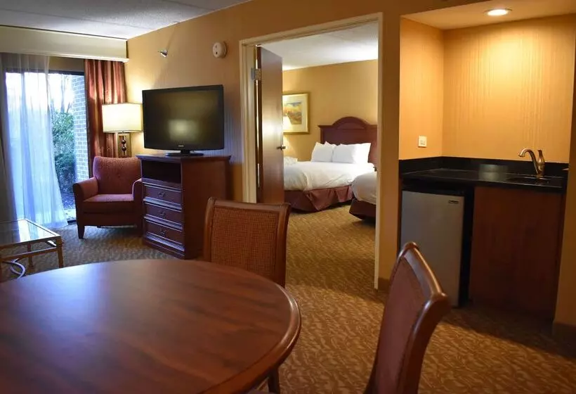 فندق Doubletree By Hilton Asheville Biltmore