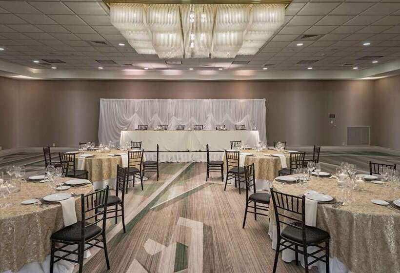 فندق Hilton Birmingham Downtown At Uab