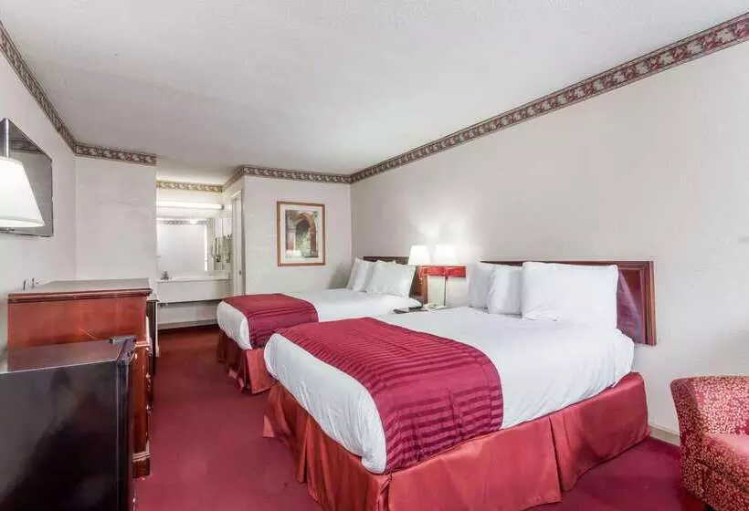 فندق Knights Inn Hurricane Mills