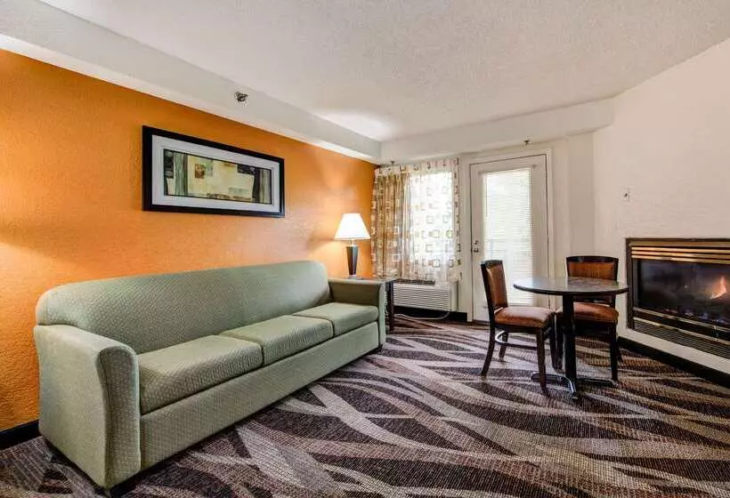ホテル Quality Inn Creekside   Downtown Gatlinburg