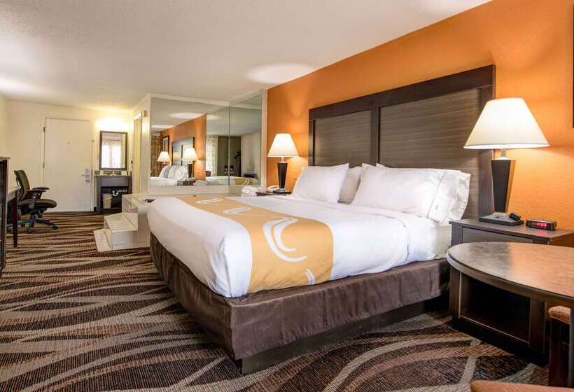 בית מלון כפרי Quality Inn Creekside Downtown Gatlinburg