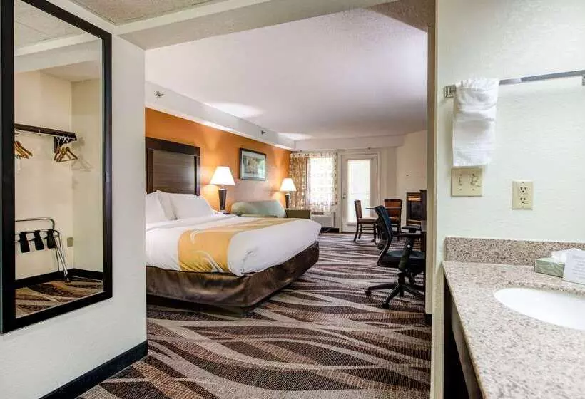 ホテル Quality Inn Creekside   Downtown Gatlinburg