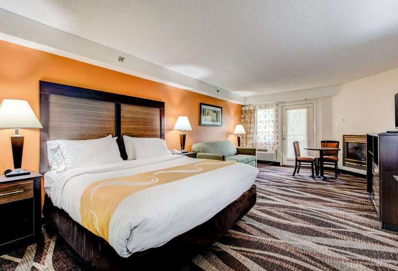 בית מלון כפרי Quality Inn Creekside Downtown Gatlinburg